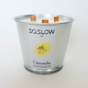 Vôňa citrónovej trávy s medovkou a citrónom je mimoriadne svieža. Je vhodná najmä do exteriéru pre svoju vysoko koncentrovanú vôňu