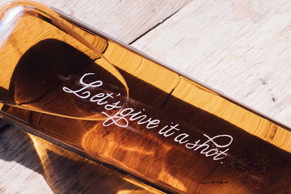 gravir na flasu s venovanim